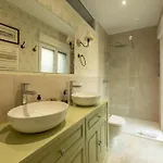 Wide With Beautiful Kitchen 2bd 3bth -arenal Appartement