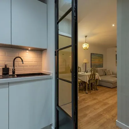 Wide With Beautiful Kitchen 2bd 3bth -arenal Apartmán Sevilla