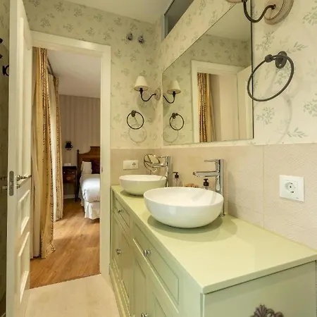 Wide With Beautiful Kitchen 2bd 3bth -arenal * Séville