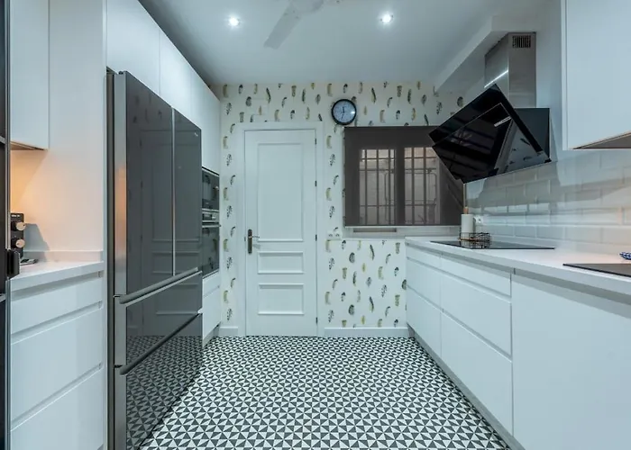 Wide With Beautiful Kitchen 2bd 3bth -arenal Sevilla